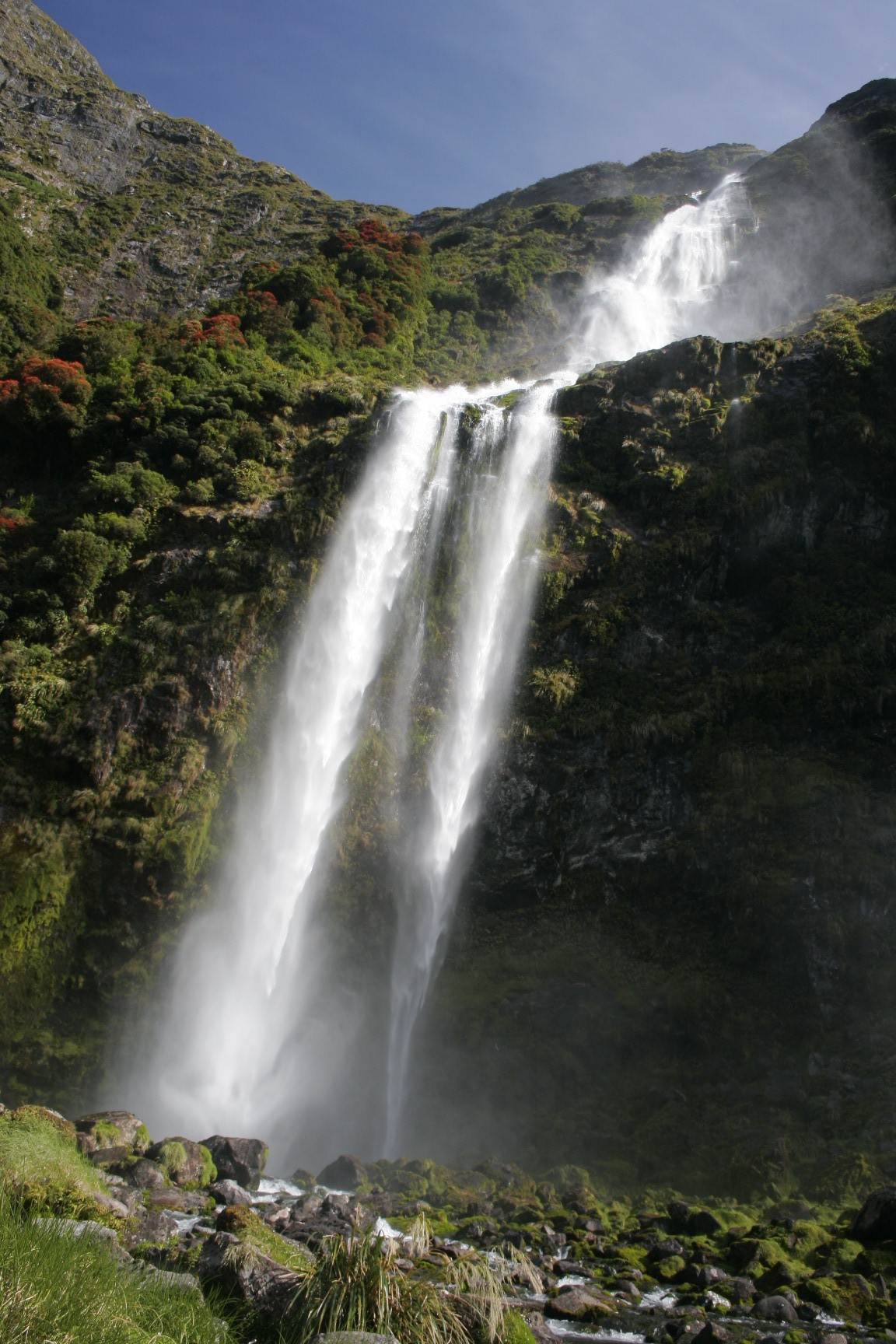 Download this Sutherland Falls picture